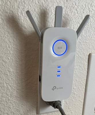 A TP-Link RE450 range extender