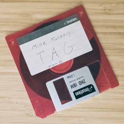 3.5" floppy disk - Tag Game